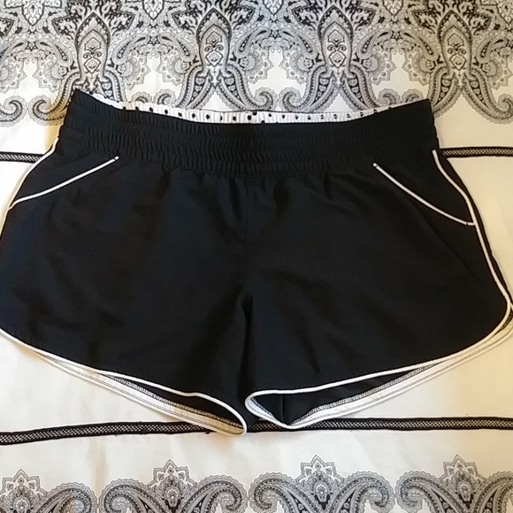 🆕 b&w athletic shorts - Picture 6 of 7